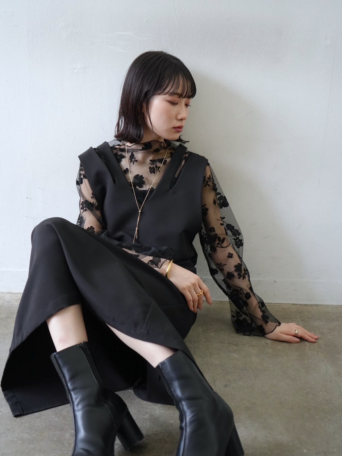 予約]フラワーフロッキーシアートップス/ブラック – Lumier