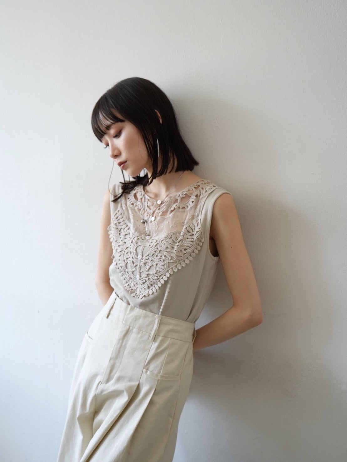 デザインレースタンクトップ/グレージュ – Lumier