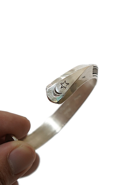 Whlie Secatero（ワイリー セカテロ） 】ナバホシルバーバングル