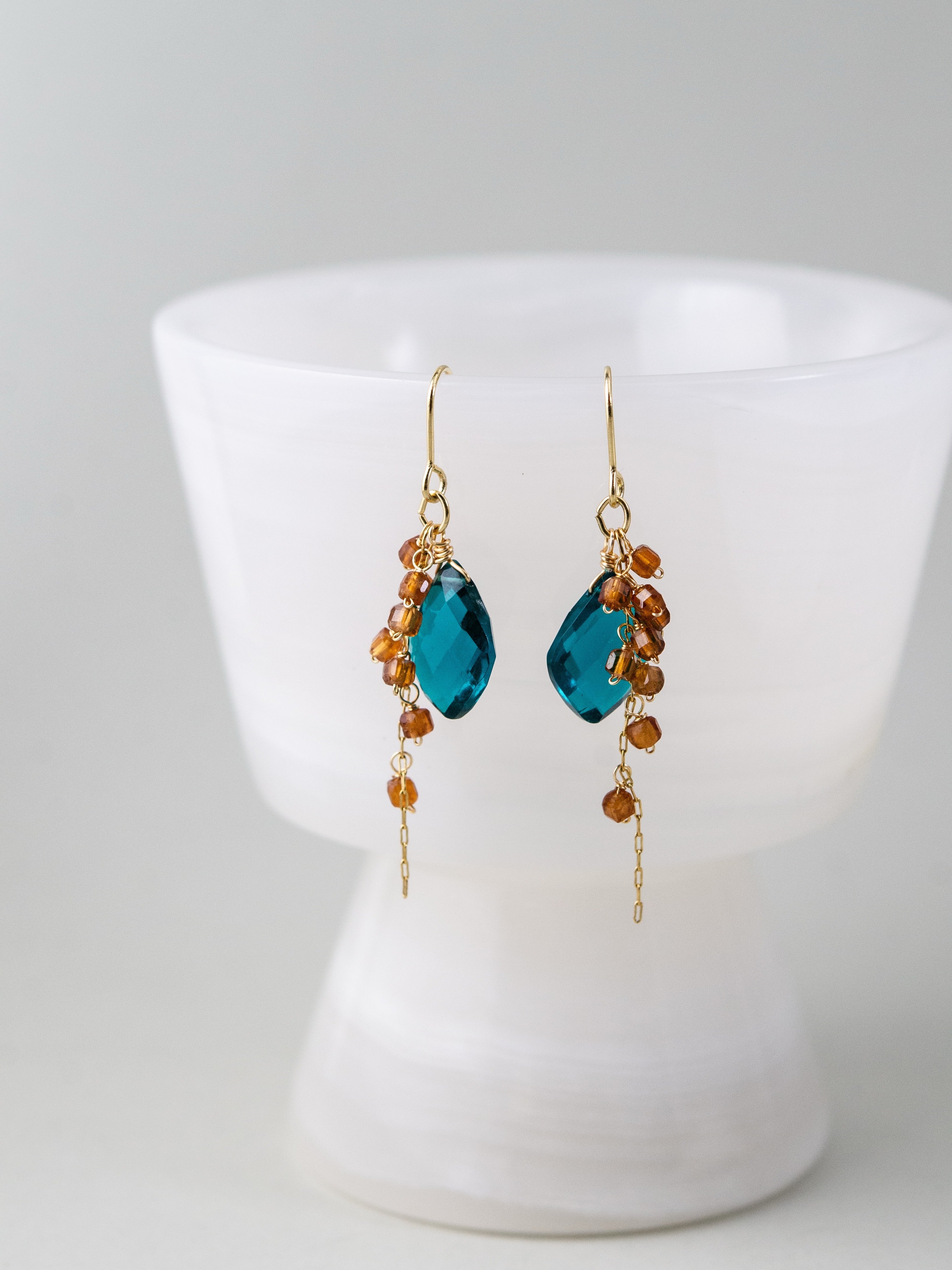 マラカイト & スペサルタイトガーネット 揺れる ピアス - 【イヤリング