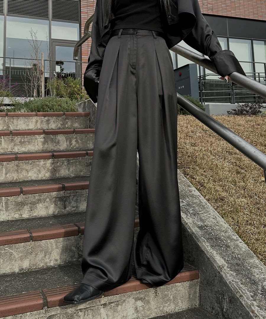サテンタックワイドパンツ | LVEU.（ラブユ.）