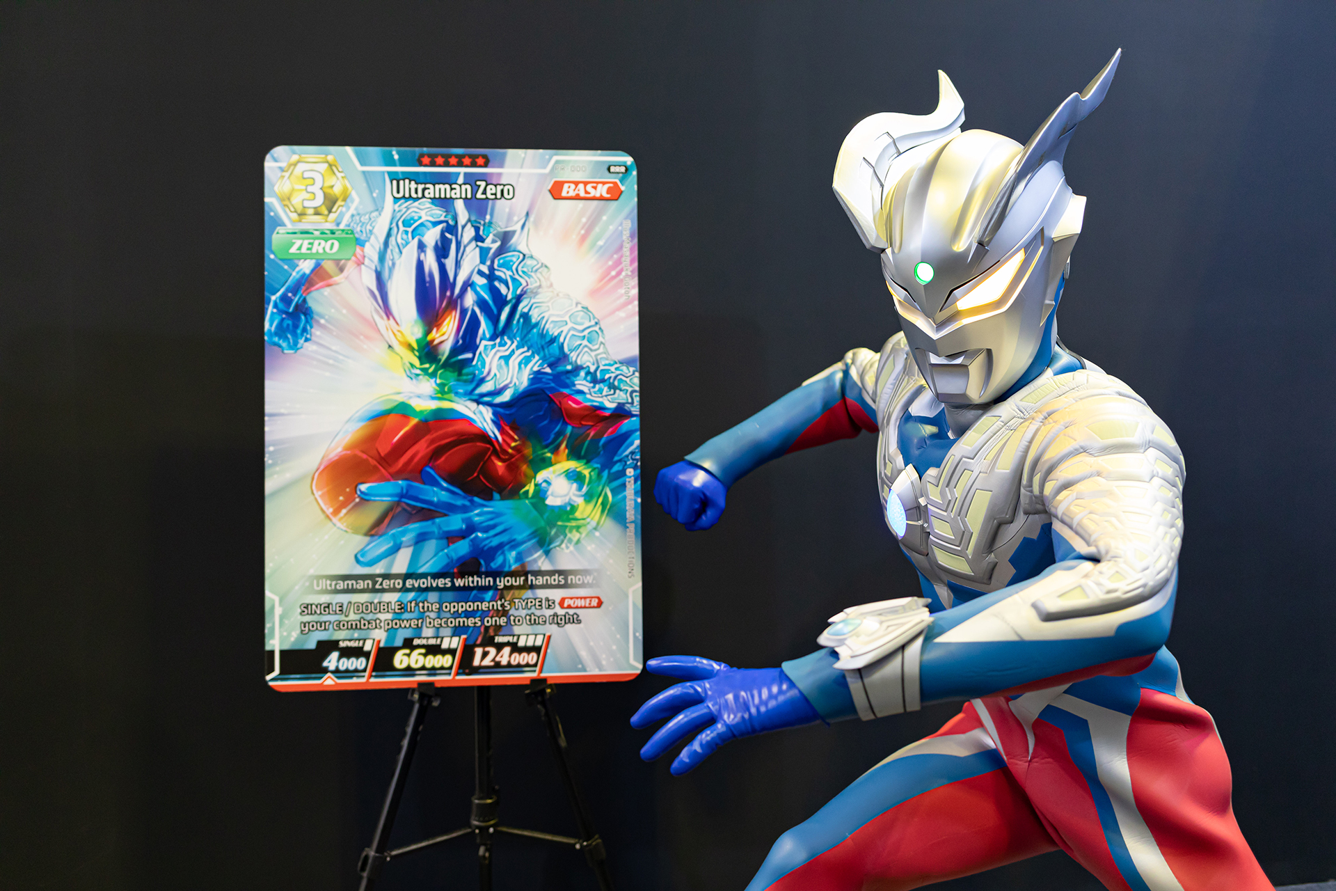 大盛況「ウルトラマンカードゲーム」世界最速お披露目＆試遊会