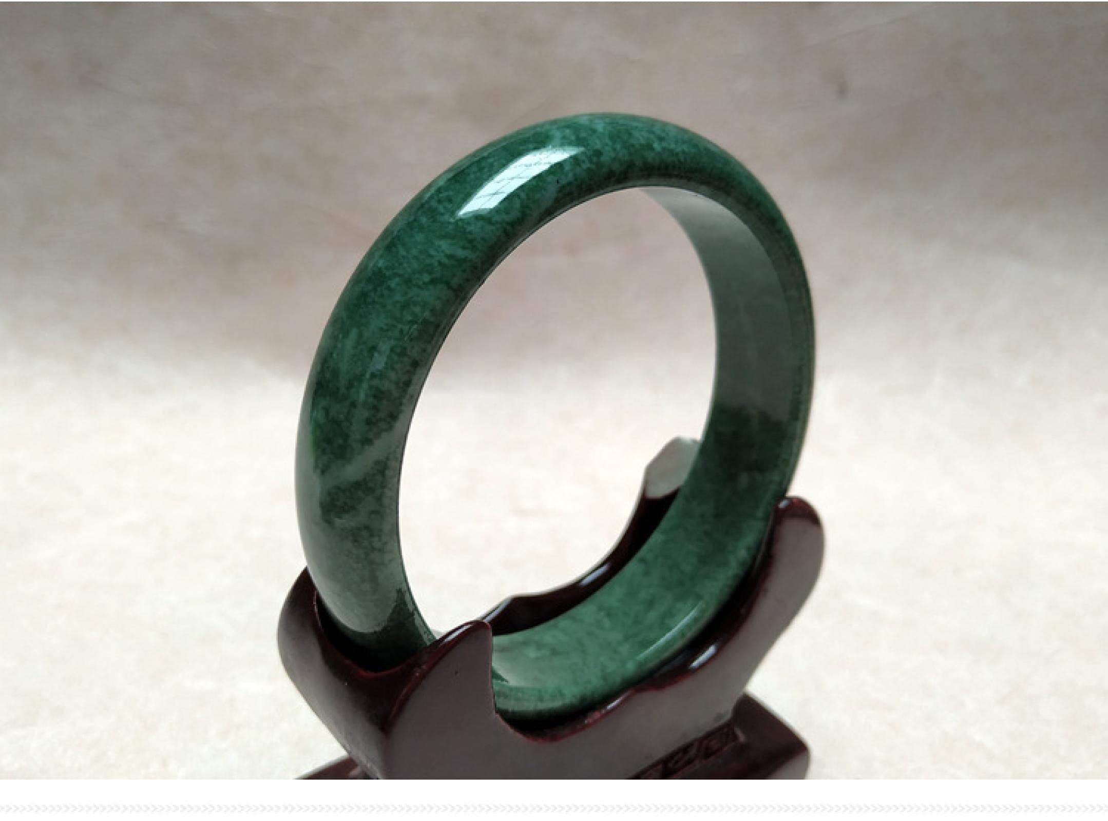 Amazon.co.jp: 天然翡翠バングル 自然な濃い緑の手彫りの広い
