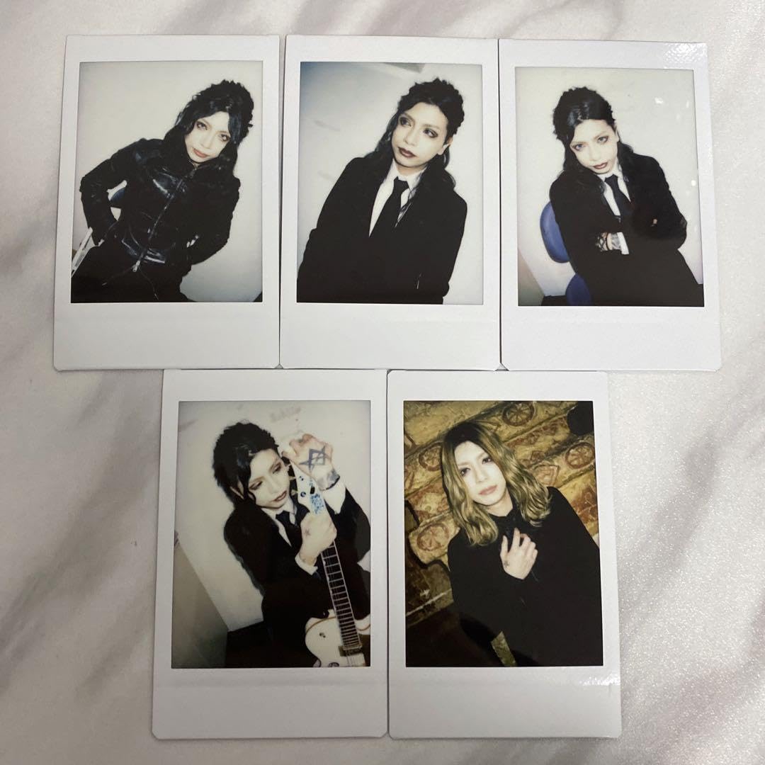 Amazon.co.jp: 蘭図 拓也 チェキ5枚セット スーツ ギター 黒髪 茶髪 V