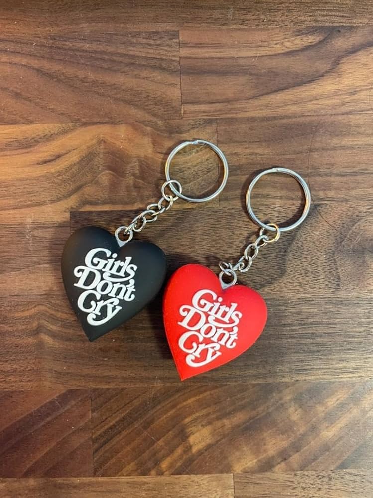 Amazon.co.jp: Girls Don't Cry ガールズドントクライキーホルダー 赤