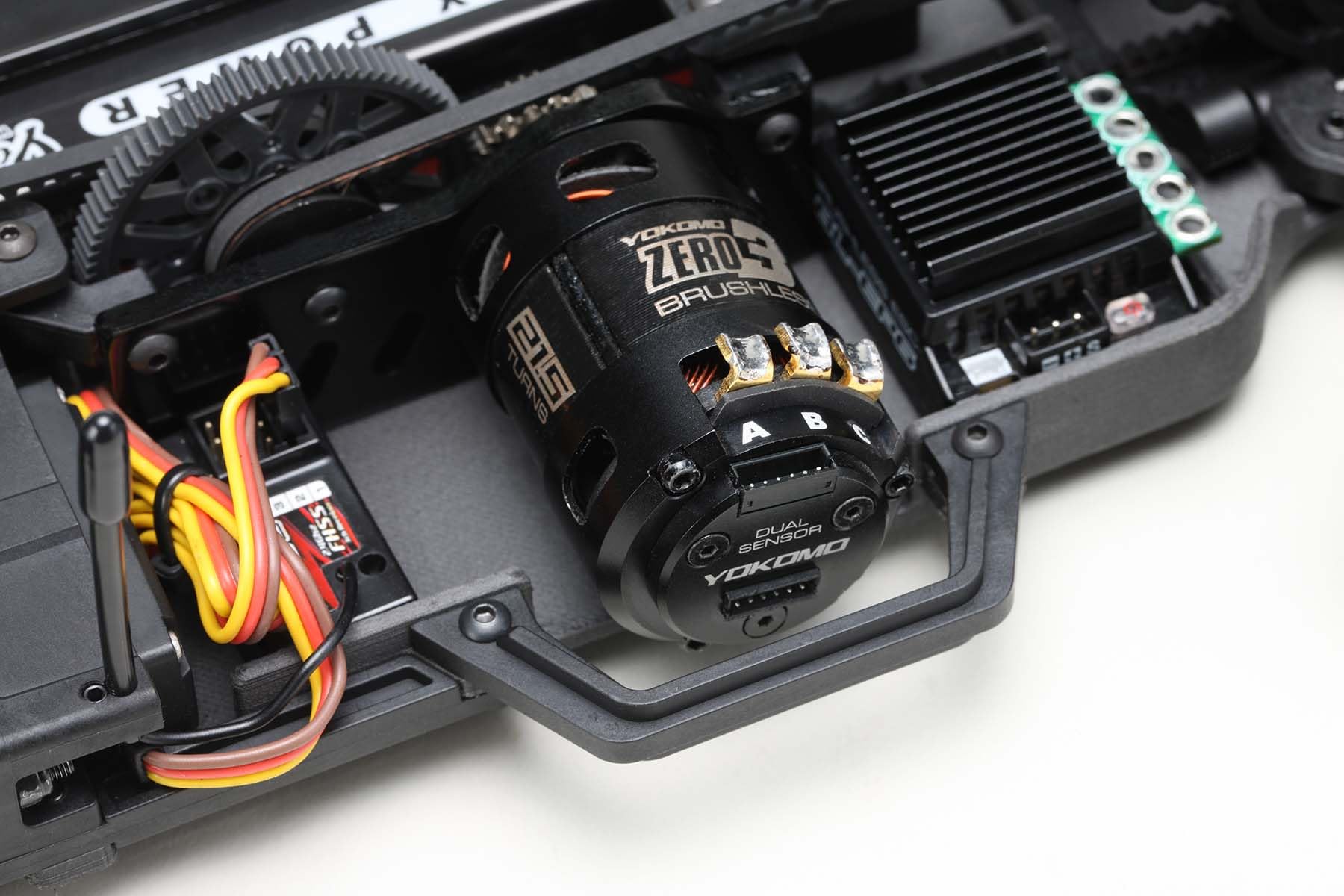 Amazon.co.jp: ヨコモ ルーキースピード RS2.0 キット 樹脂製シャーシ