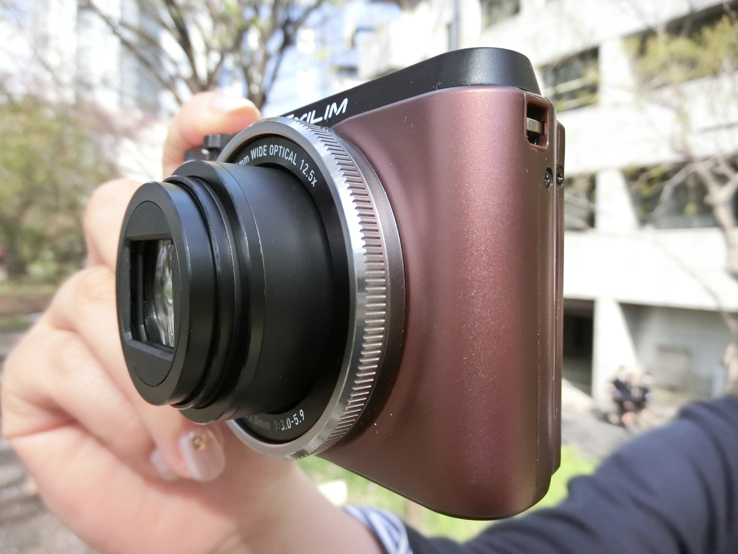 Amazon | CASIO デジタルカメラ EXILIM EXZR1300BN 自分撮りチルト液晶