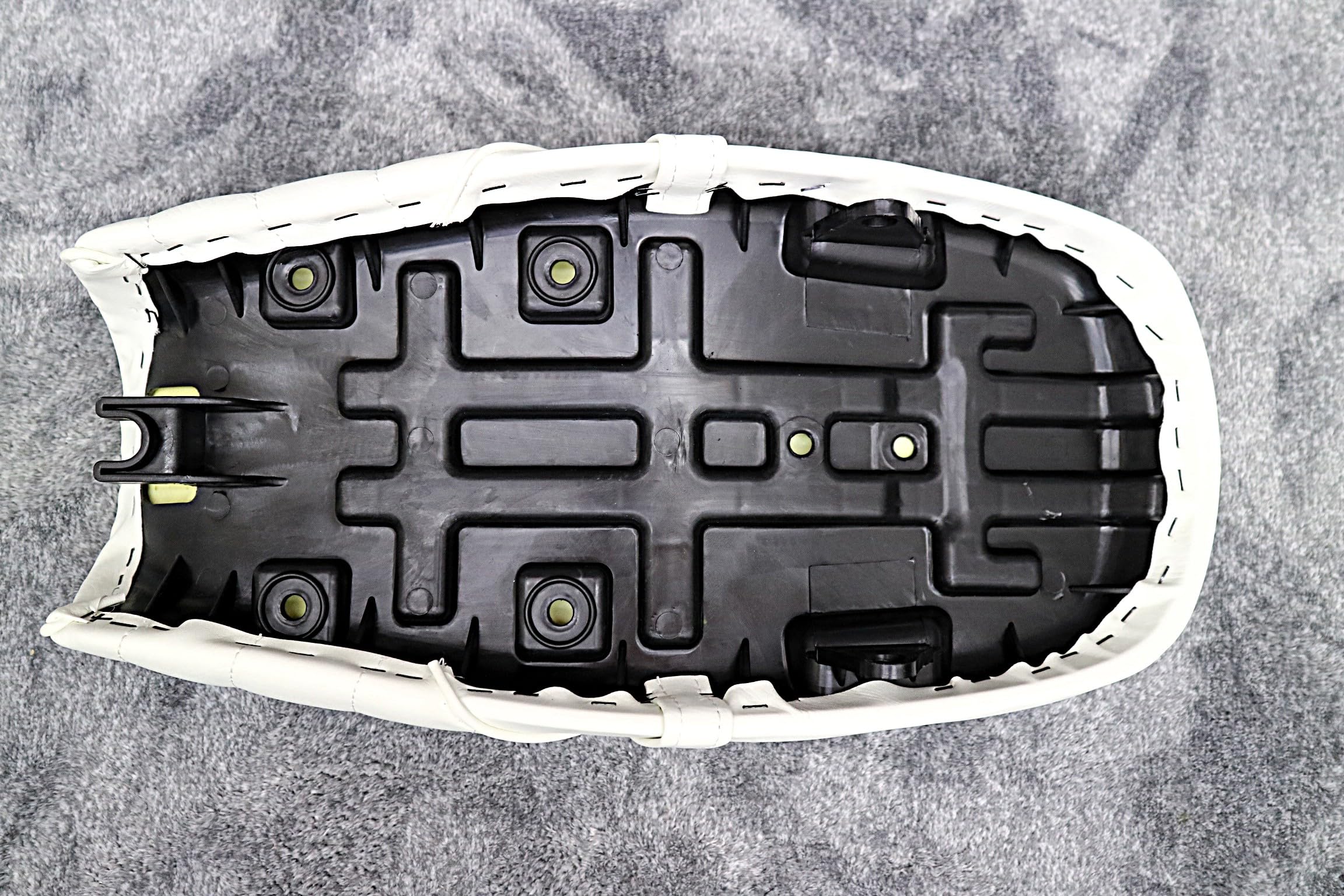 Amazon | エイプ50 100 白 皮 タックロールシート/ホワイト