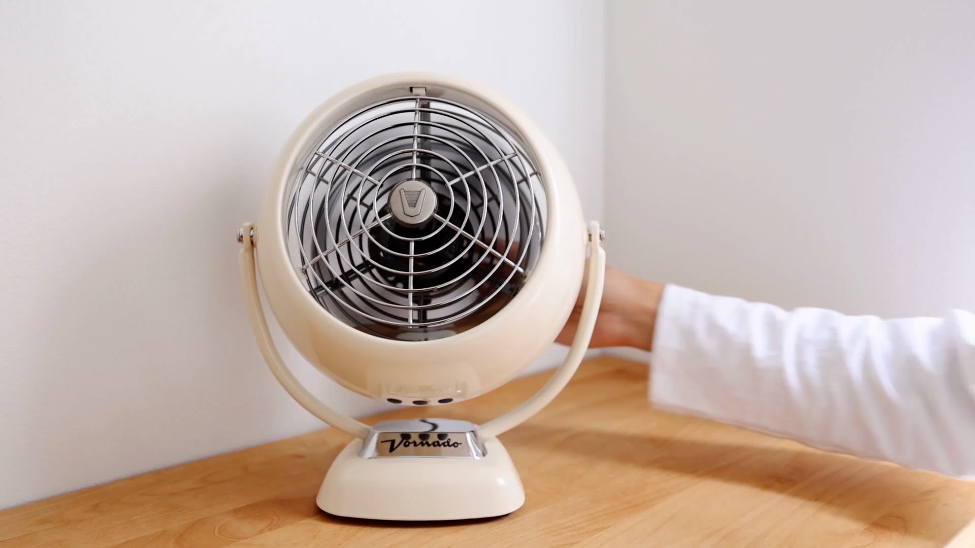 Amazon | ボルネード サーキュレーター 24畳 レトロ パワフル 省エネ