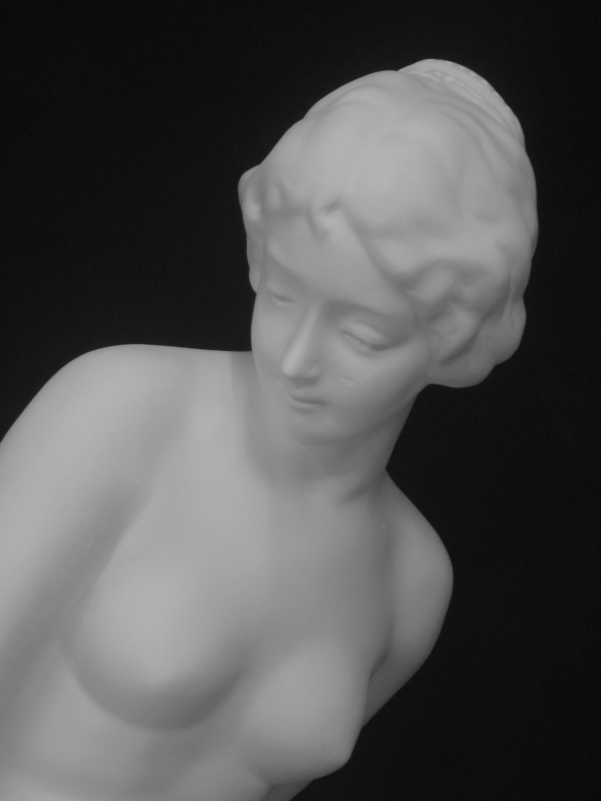 Amazon.co.jp: 石膏像 N－019 座せる裸婦全身像 H．43cm