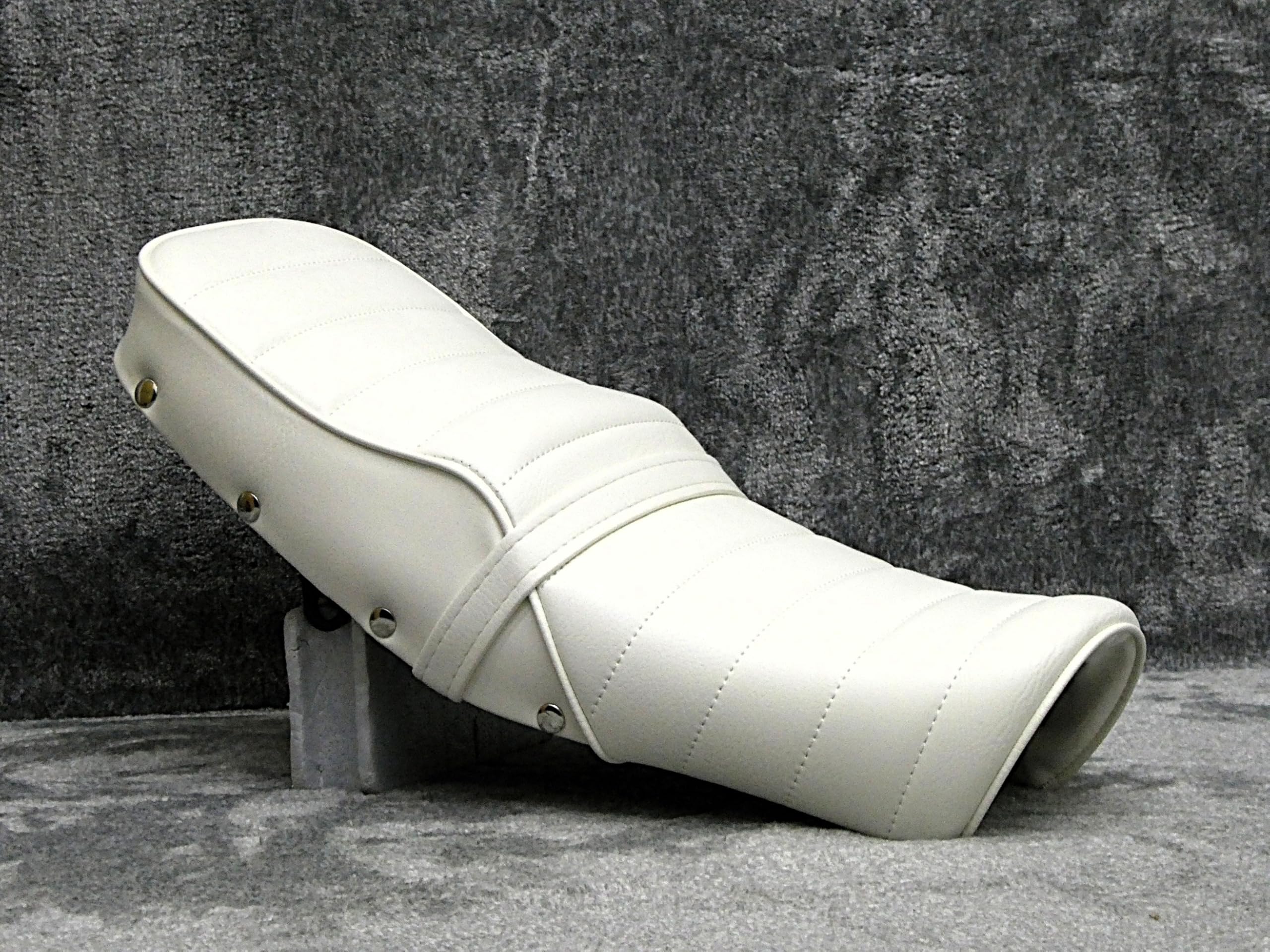 Amazon | エイプ 白皮 鋲打ち タックロールシート/カスタム ローダウン