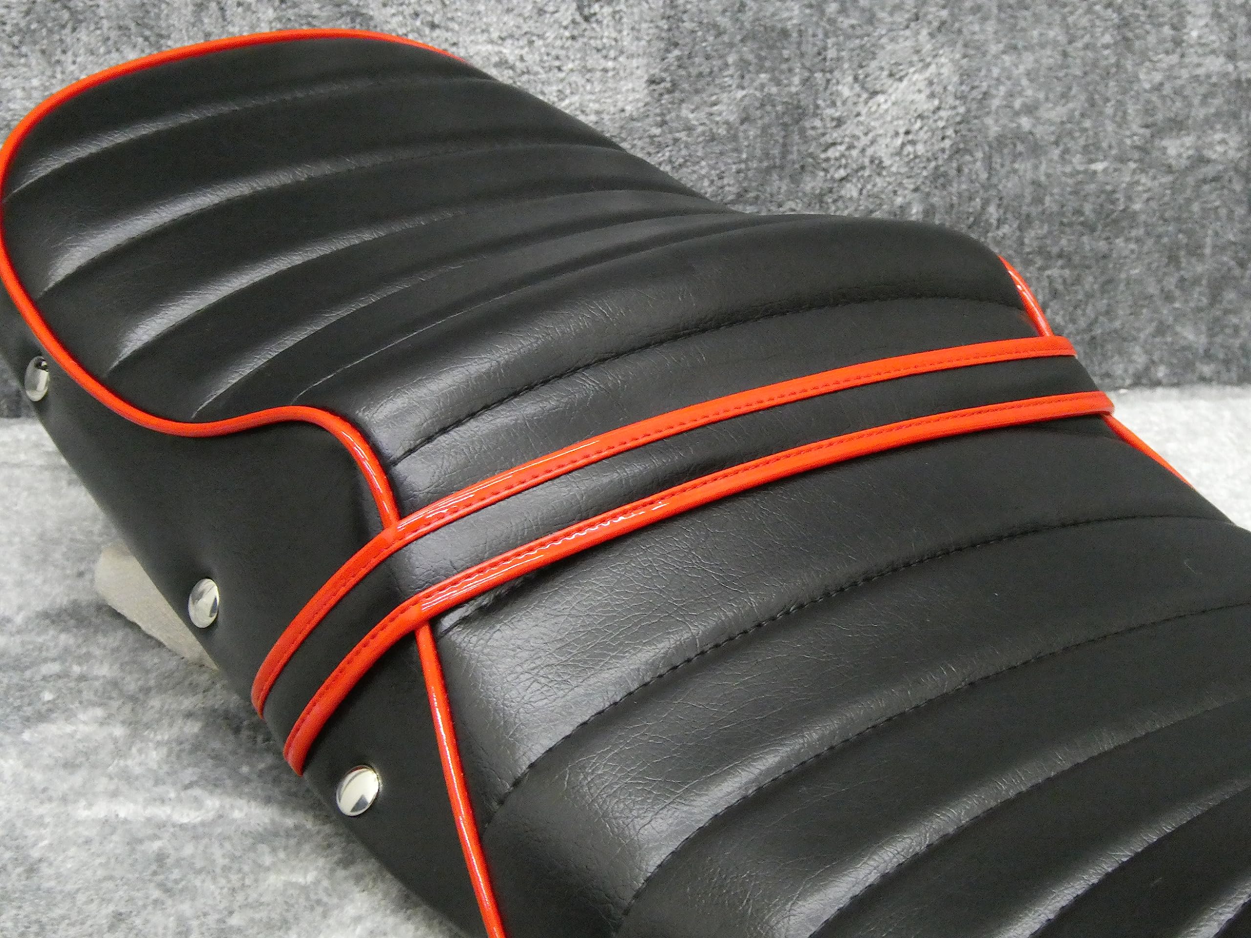 Amazon | NC39 NC42 (黒赤皮鋲打ちタックロールシート)/ NC39