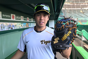 ニュース - 選手の道具紹介 - 梅野隆太郎選手 愛用のキャッチャー