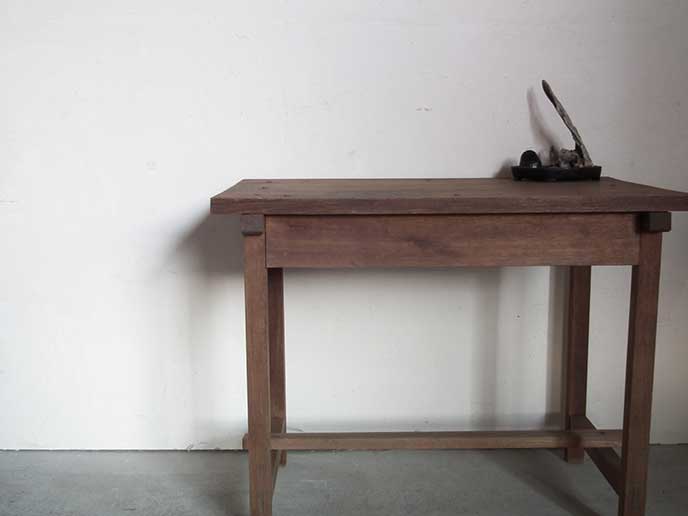 A00168 レトロ 古い木味の小振りな作業台 学習机 | MANSIKKA