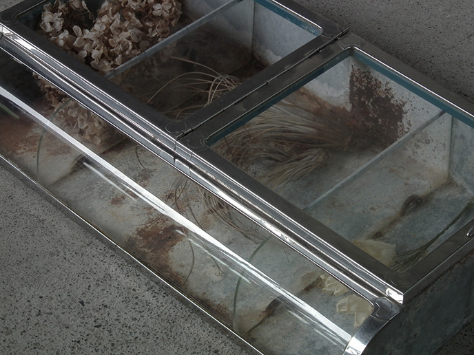 E01762 昭和レトロ 駄菓子屋 ブリキとガラスのショーケース | MANSIKKA