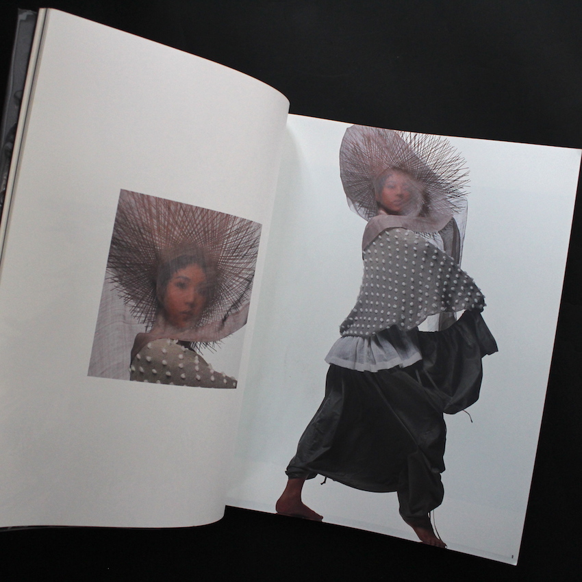 一生たち Issey Miyake & Miyake Design Studio 1970 - 1985（Signed）