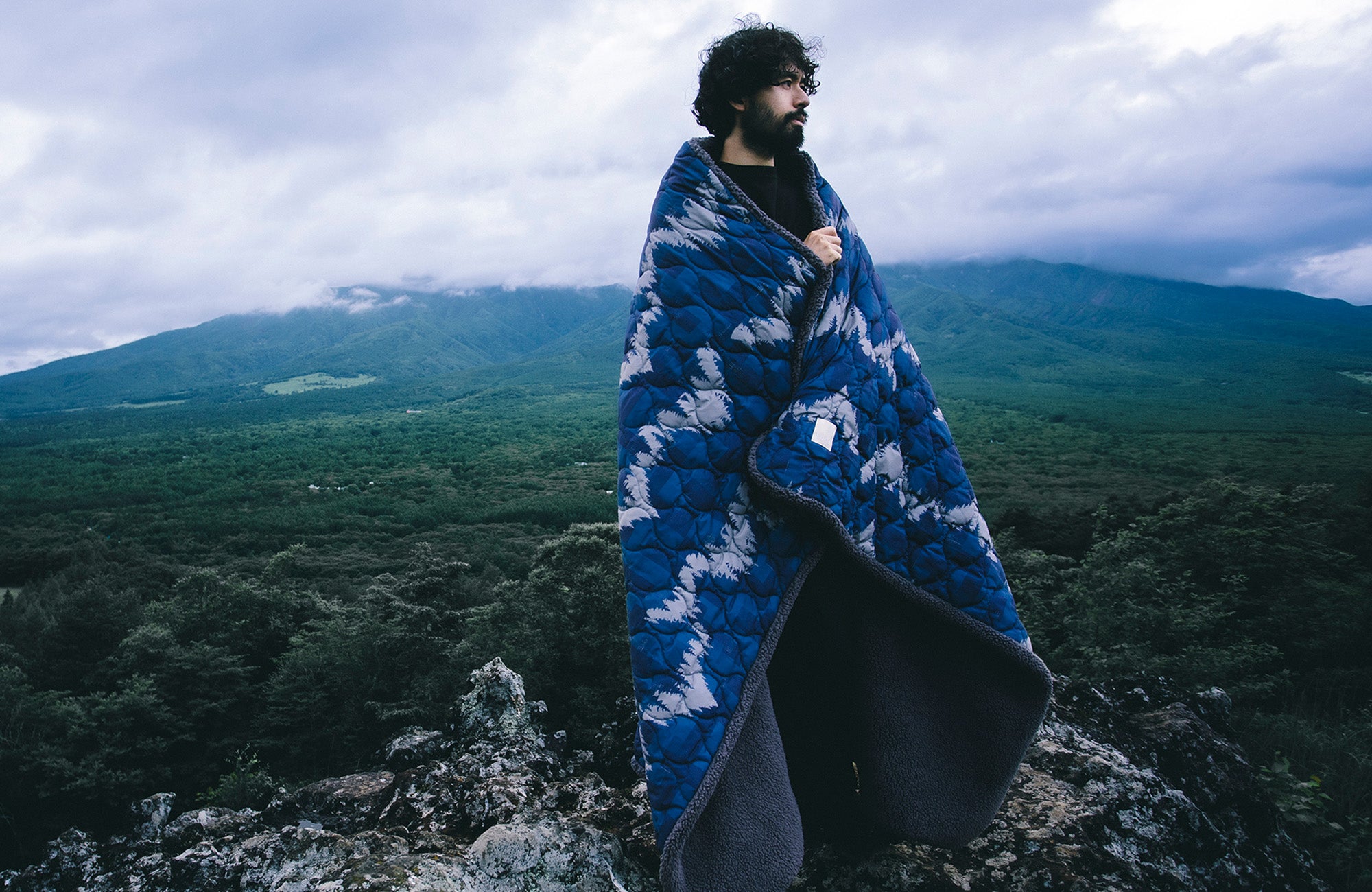 2025 LUGH 魔法瓶ブランケットEDGE Sサイズ (新6層/ W発熱)