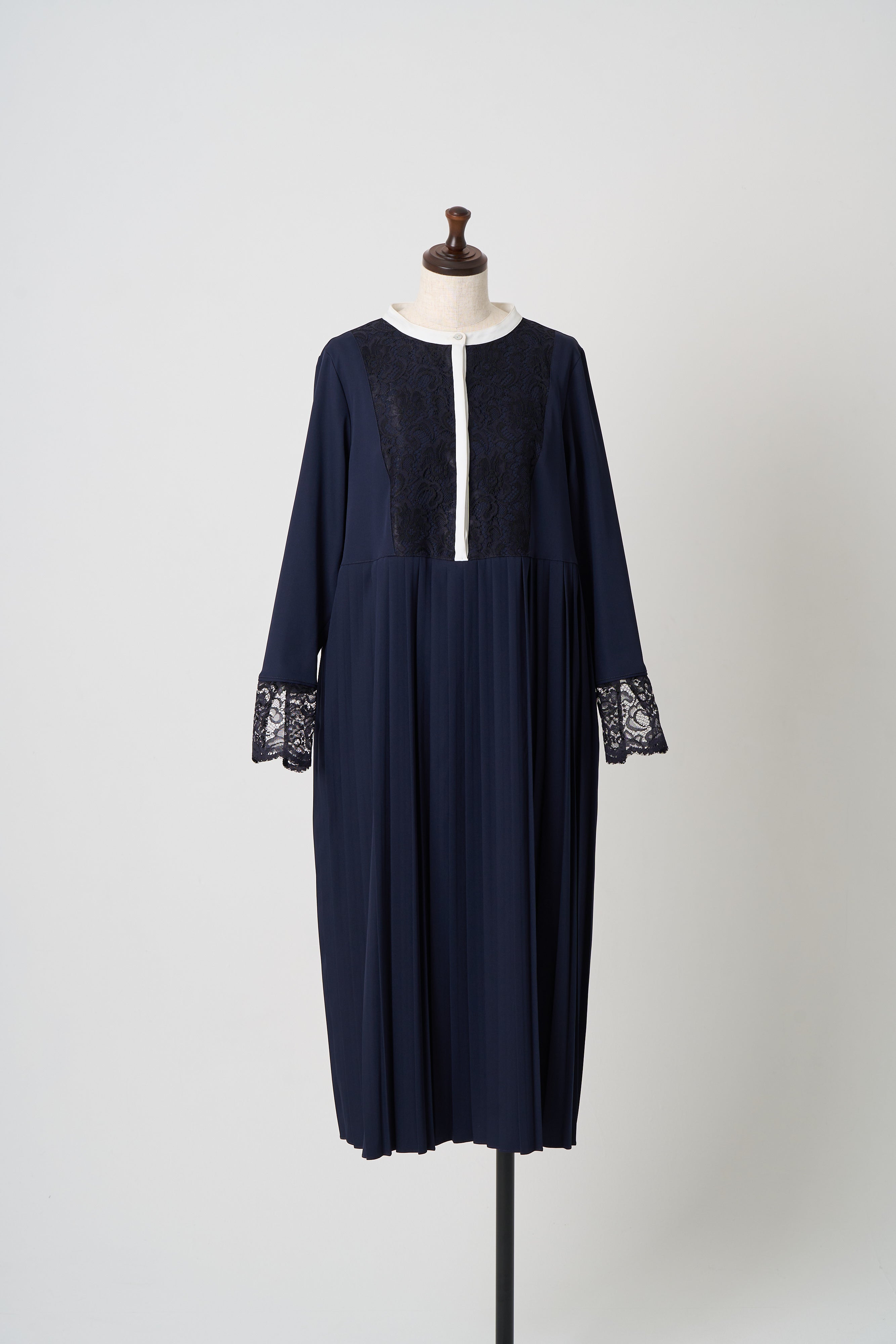 レースドッキングプリーツワンピース【リサイクルポリエステル