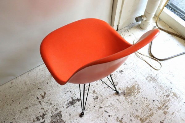 ハーマンミラー社製イームズ サイドシェルチェア(オレンジFRP