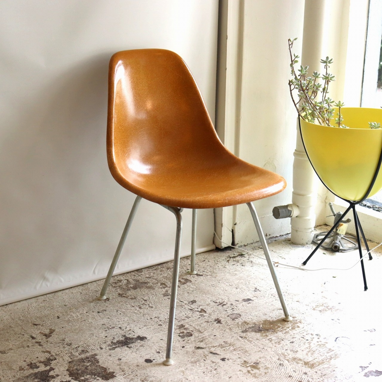 ハーマンミラー社製イームズ サイドシェルチェア(オークルダークFRP