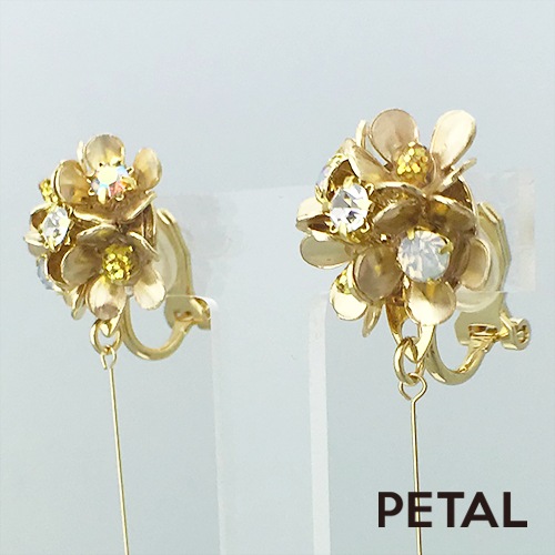PETAL MARKET | アクセサリー | お花と淡水パールのピアス・セリーヌ