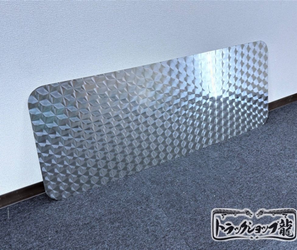 ステンレス リア窓パネル 両面鱗柄 日産UD クオン S0449S｜【公式