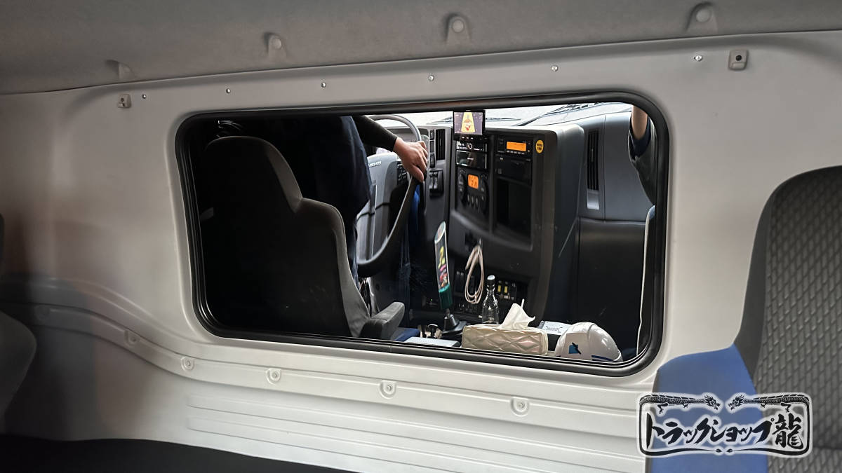 ステンレス リア窓パネル 両面鏡面 いすゞ ファイブスターギガ リア