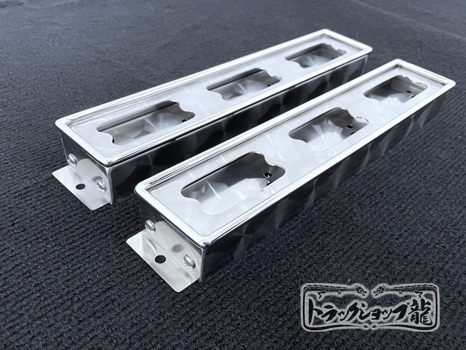 ステンレス 角マーカー＆取付ステーセット 3連タイプ 2個セット 鱗柄