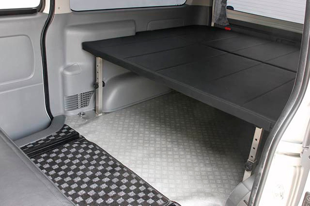 ハイエース200系 専門店 ユーアイビークルのハイエース セカンドシート