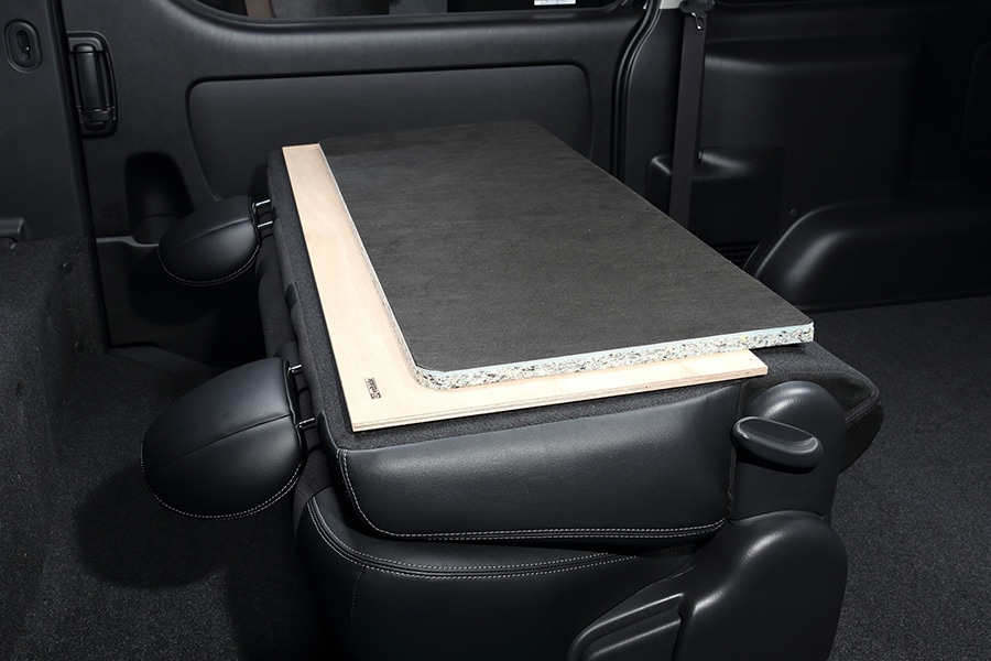 ハイエース200系 専門店 ユーアイビークルのハイエース セカンドシート