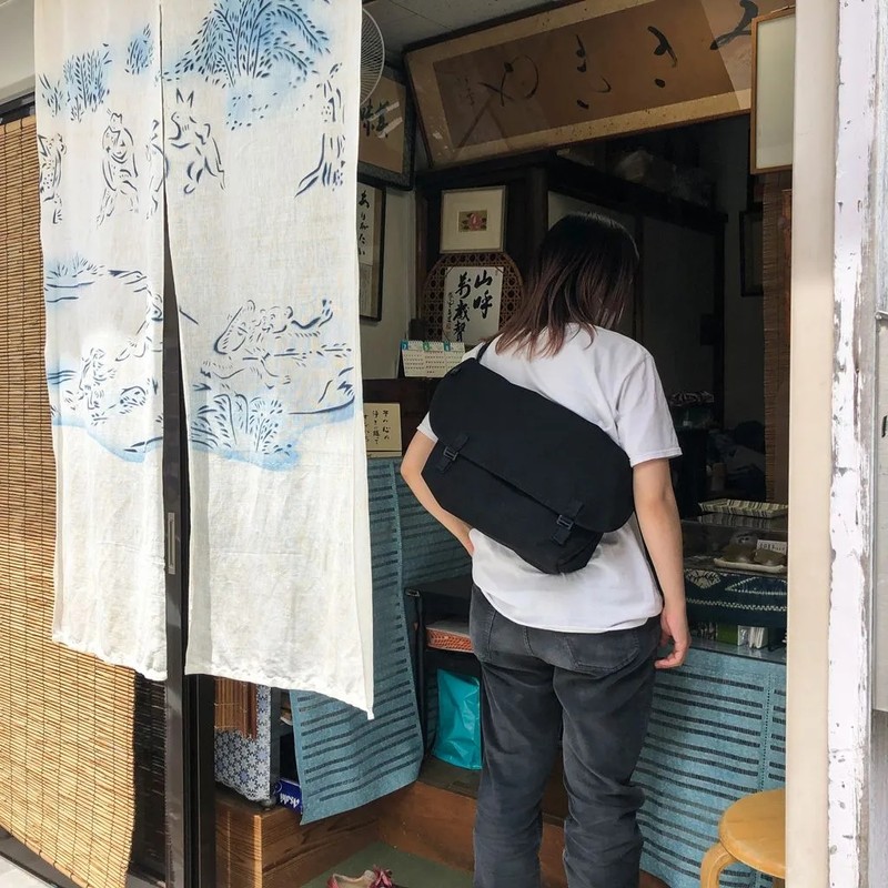 BLUE LUG the messenger bag half black [ブルーラグ]