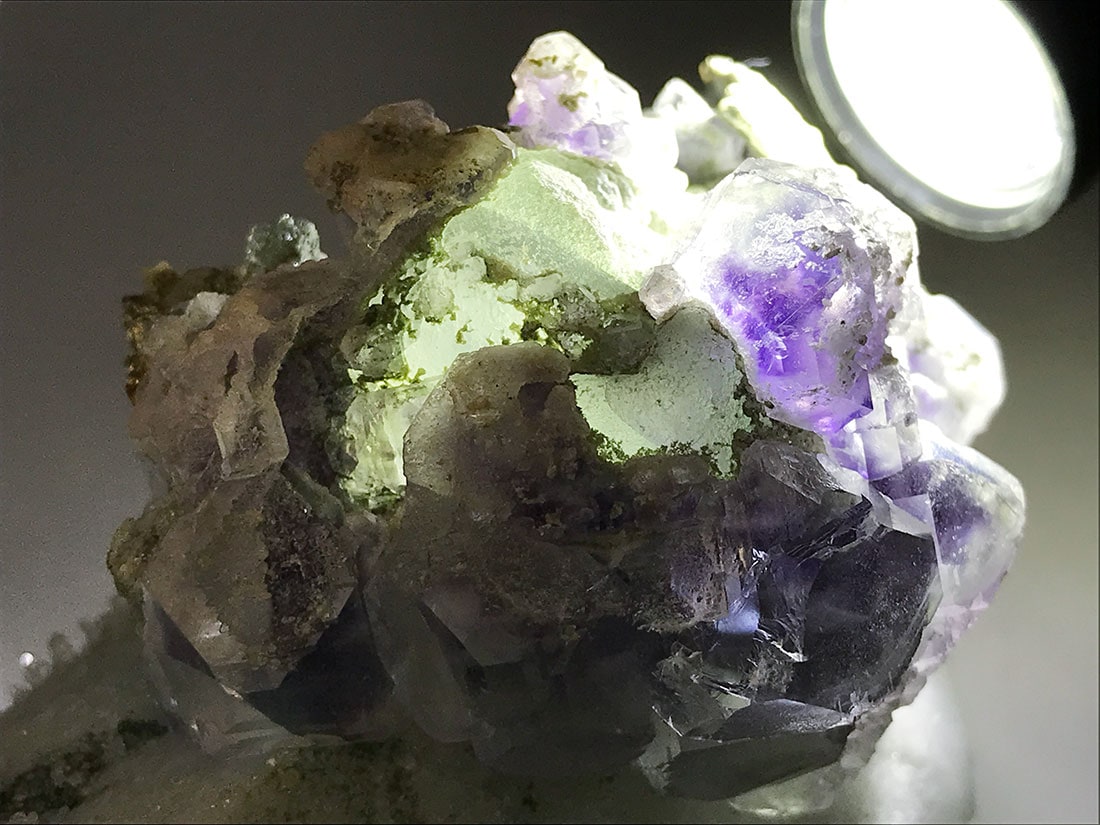 湖南省ヤオガンシャン産フローライトonクォーツ