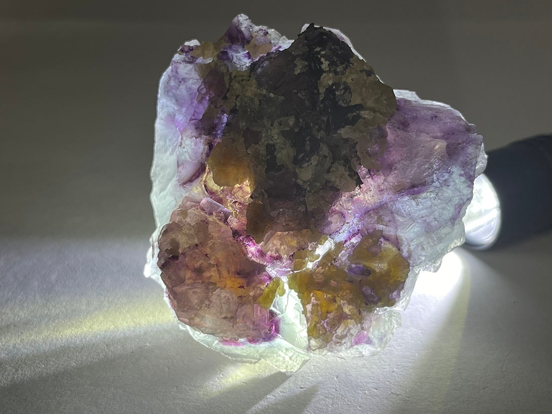 内モンゴル(インドゥ鉱山)産 フローライト