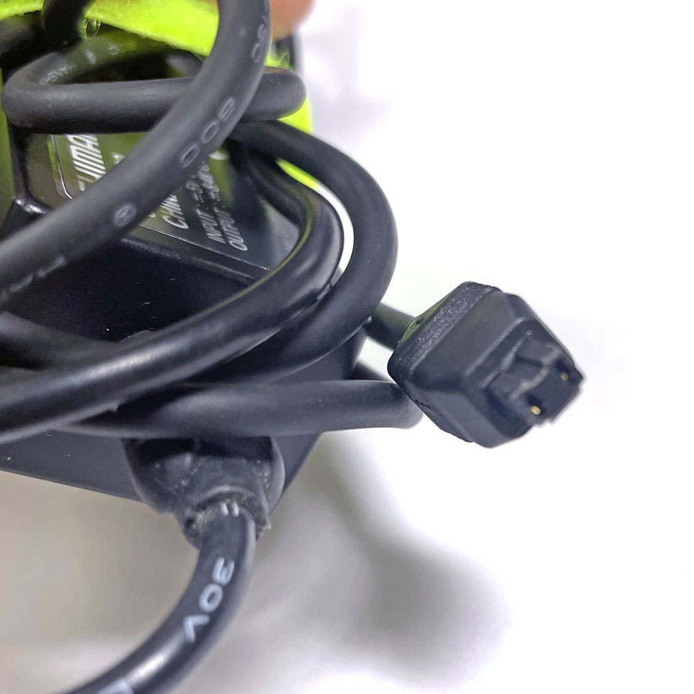 シマノ DI2 SM-BCR2 ビルトイン(内蔵式)バッテリー充電器(ケーブル付属