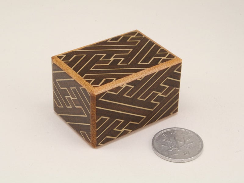 豆秘密箱10回仕掛け 紗綾型 | 秘密箱 | 寄木細工専門店 箱根丸山物産