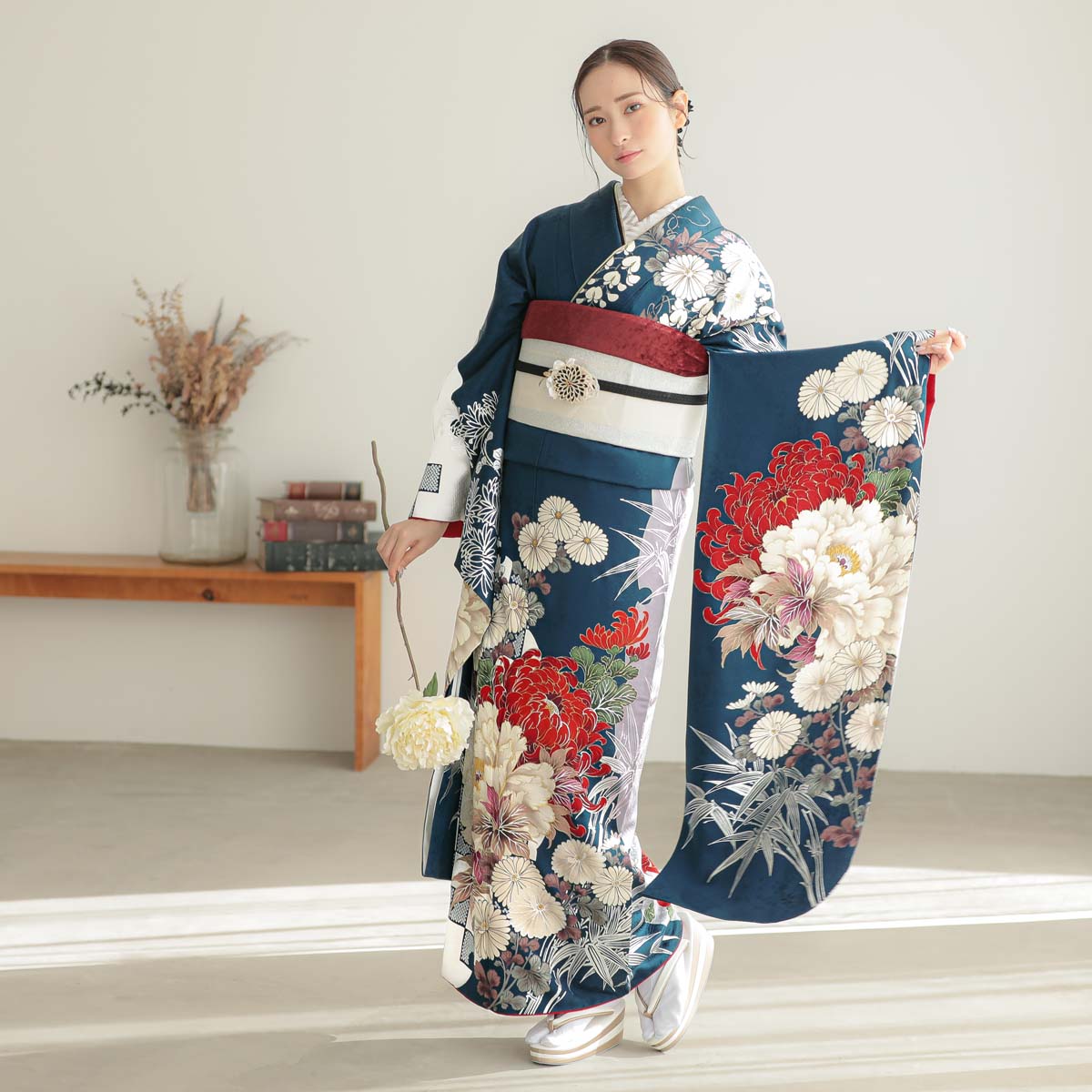 鉄紺 菊牡丹に笹（【振袖・袋帯・長襦袢のセット商品】） | FURISODE