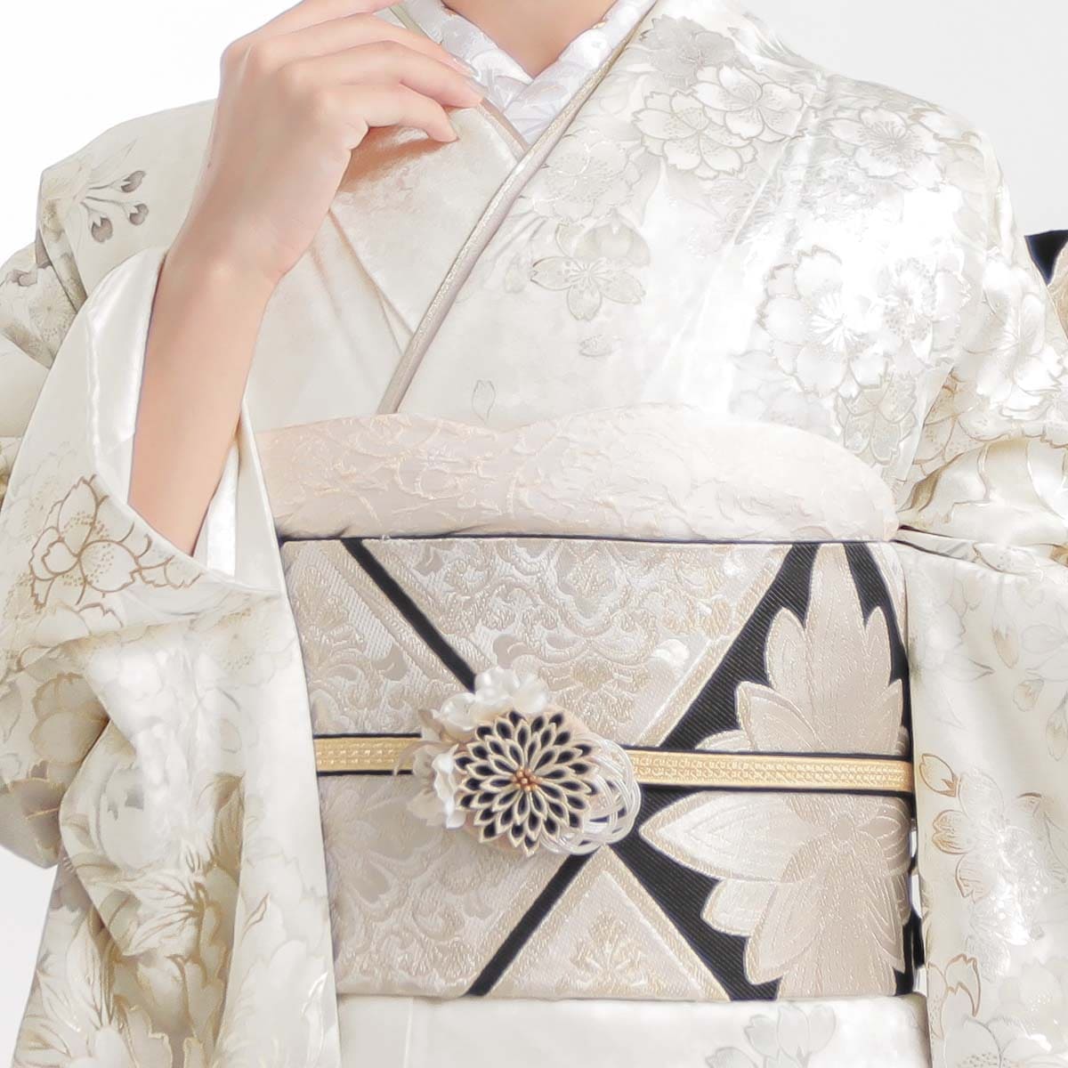白 牡丹に枝垂れ桜（【振袖・袋帯・長襦袢のセット商品】） | FURISODE