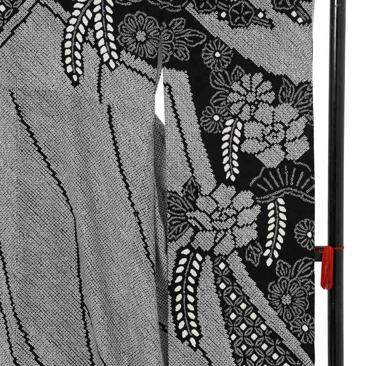 総絞り 黒 牡丹に藤（【振袖・袋帯・長襦袢のセット商品