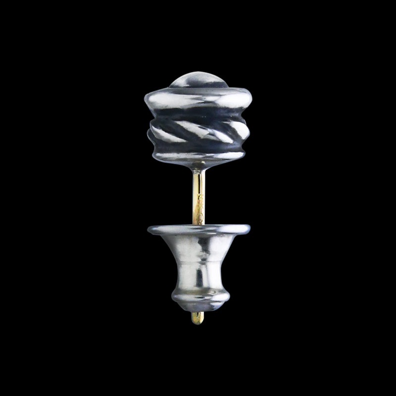 カーヴド スタッド イヤリング | メイティングフライト コレクション