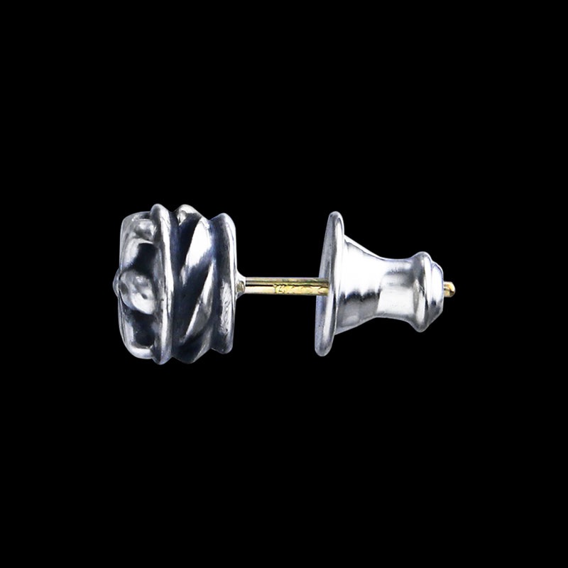 フラワー スタッド イヤリング | メイティングフライト コレクション