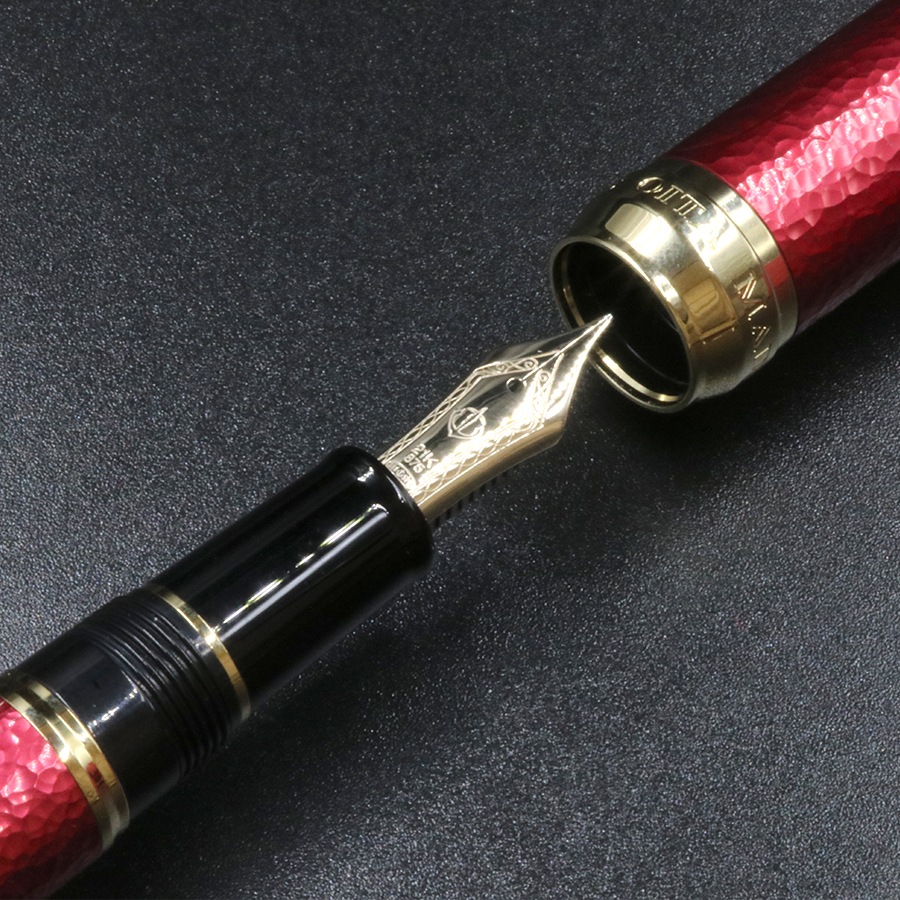 JAPAN RED 万年筆 中字【M】