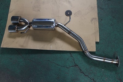 ニッサン スカイライン ワンオフ マフラー 【型式：DBA－V36