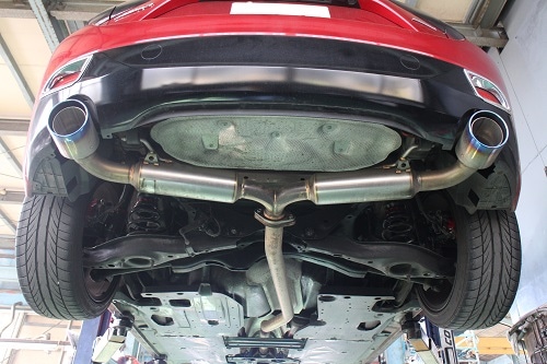 マツダ アクセラスポーツ リアマフラー加工 【型式：－】 | ワンオフ