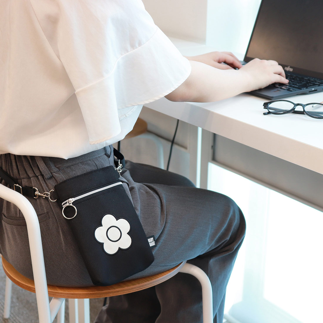 マリークワント ショルダーポーチ デイジー スマホショルダー