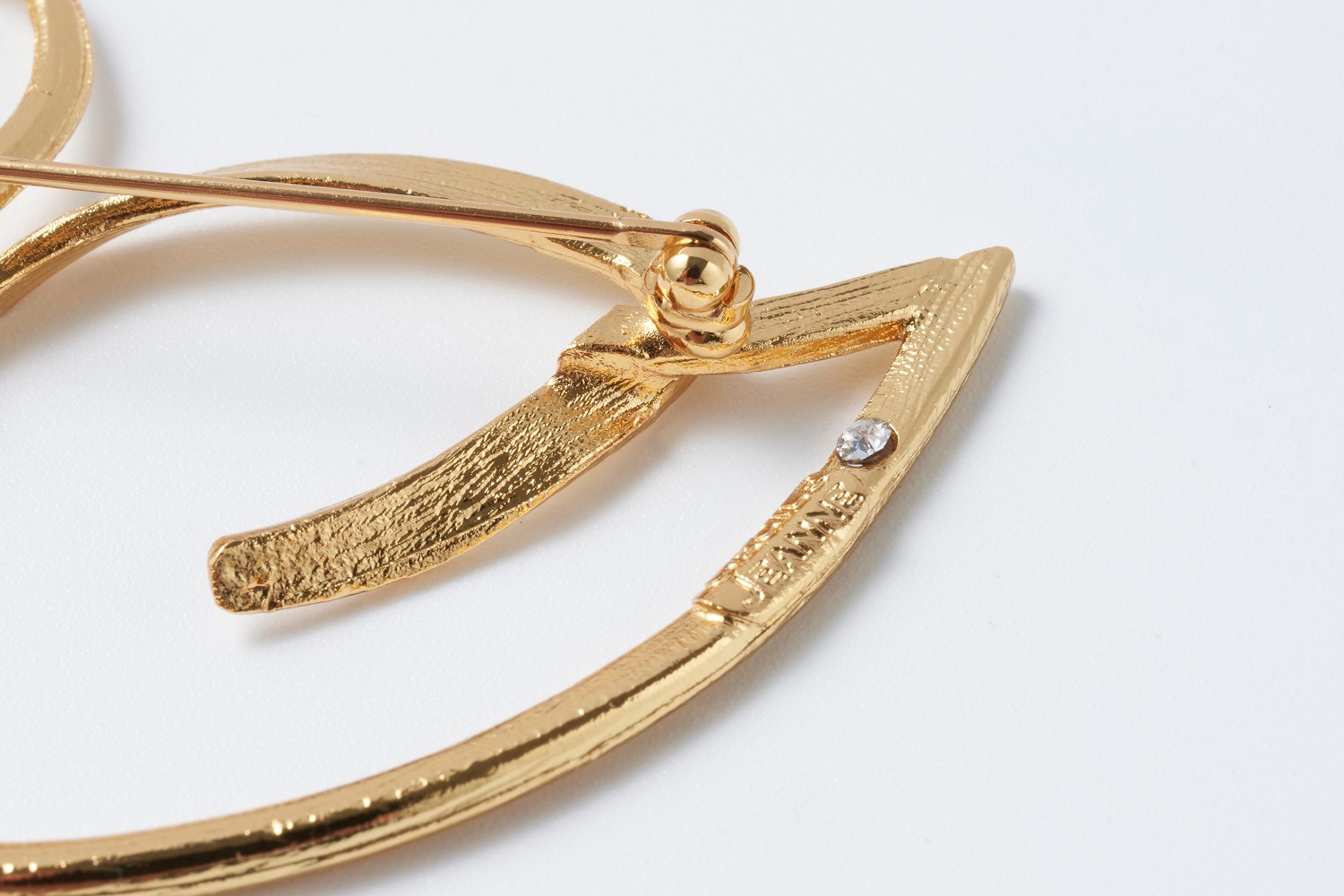 スワン ブローチ ゴールド