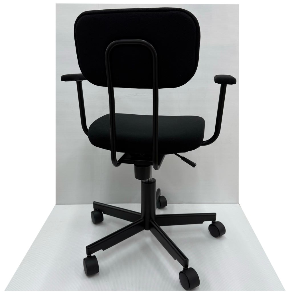 中古 無印良品 ワーキングチェア 2009 黒 靴を脱いで使いやすいサイズです