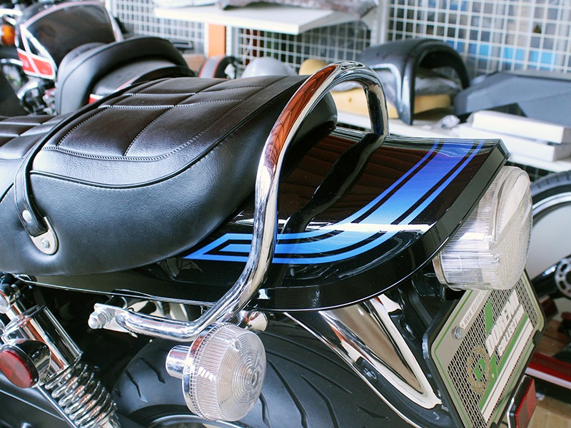 Z900RS Z1タイプテールカウル(2024メタリックディアブロブラック