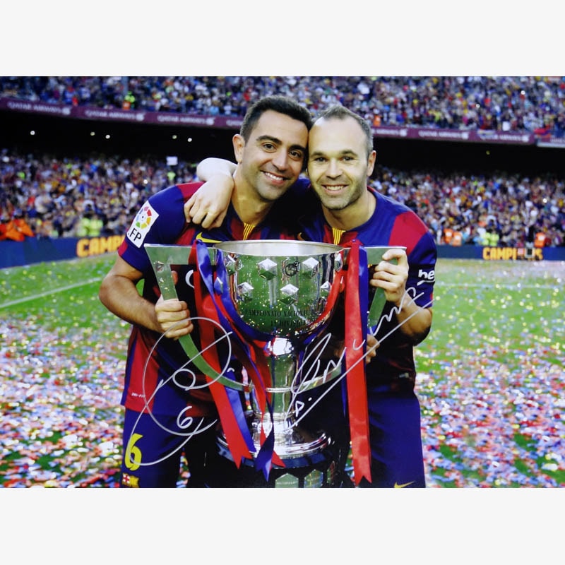 シャビ＆イニエスタ直筆サイン入りバルセロナ14/15フォト | THE DUGOUT
