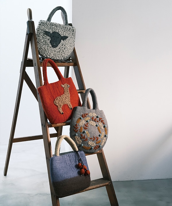 30％OFF】ウール フラワーリース刺繍 卵型フェルトバッグ｜KANKAN
