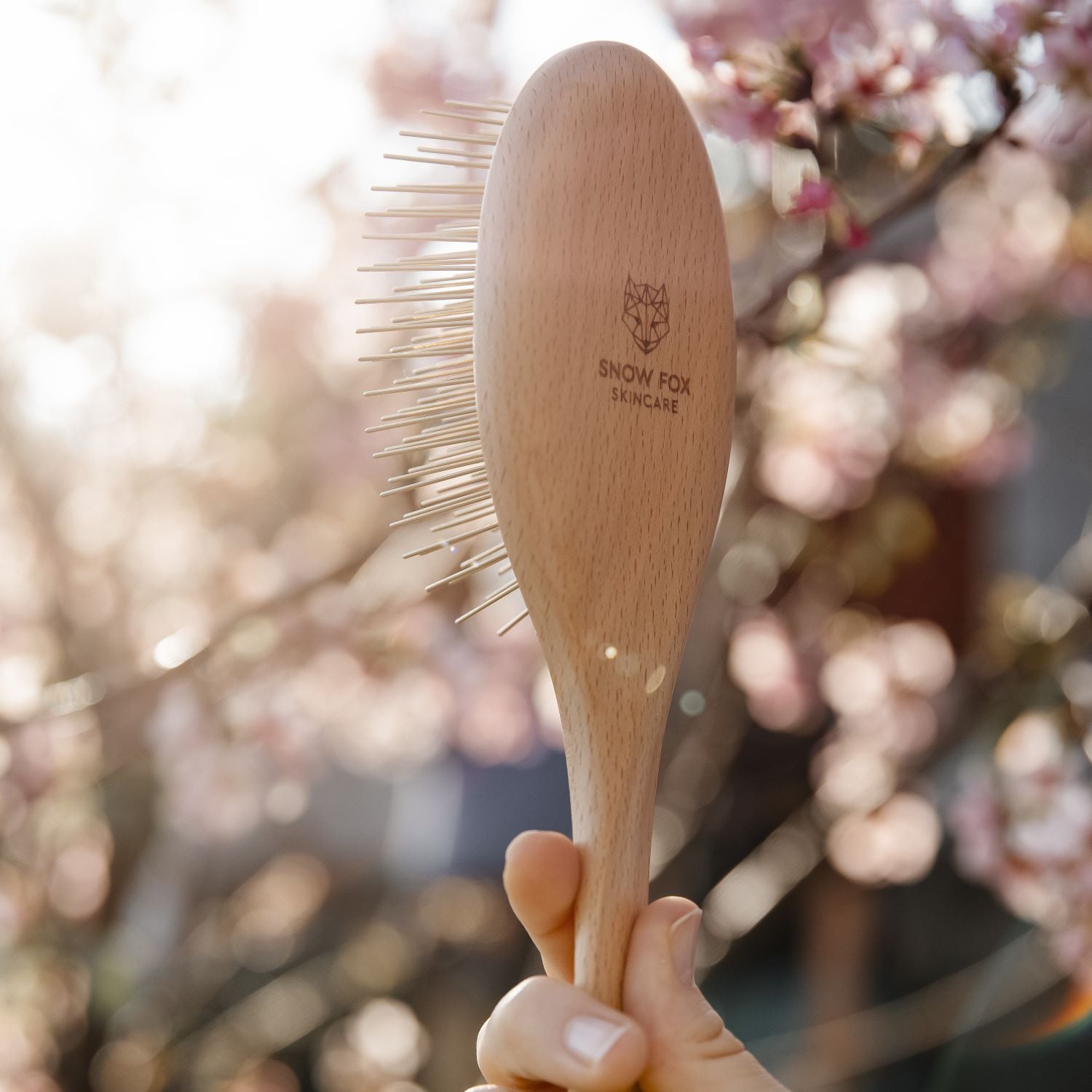  FOX 木製ヘアブラシ ポーチ付き スノー フォックス スキンケア」のブラシがパワーアップ 台湾の職人が